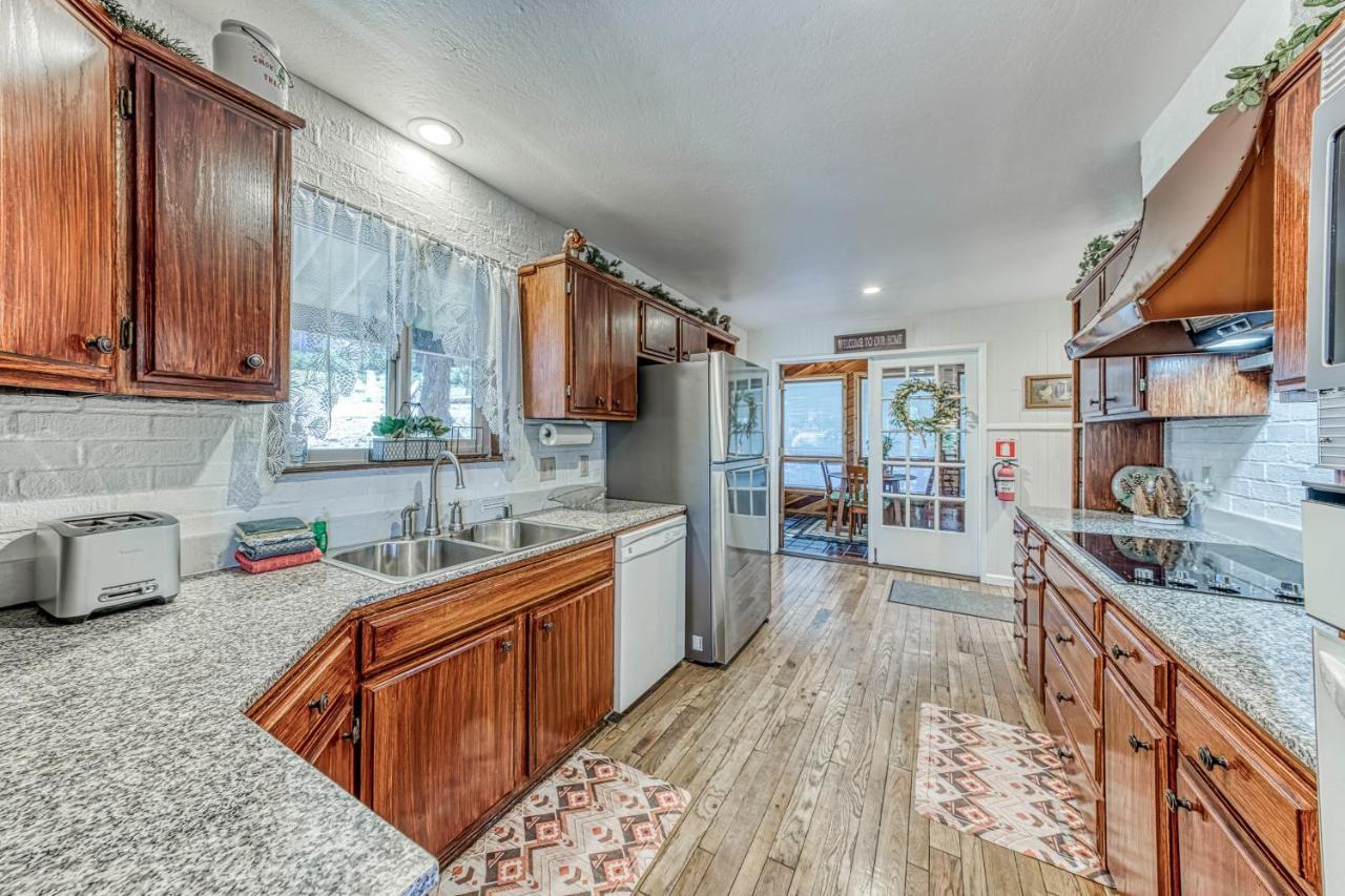 Yosemite West Family Chalet Екстериор снимка